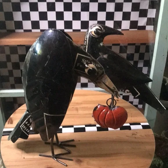 Pottery Barn Recycled Handmade Iron Crows With Pumpkin - Set Of 2 🎃 - Picture 4 of 17